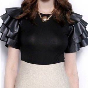 BLACK TOP WITH RUFFLED SLEEVES